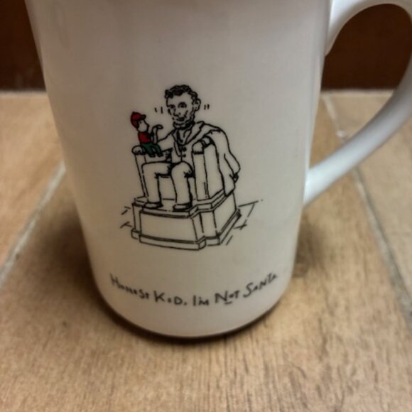 Set of 3 "Merry Masterpieces" by Dayton Hudson 24K gold trim on Porcelain mugs - Picture 5 of 10